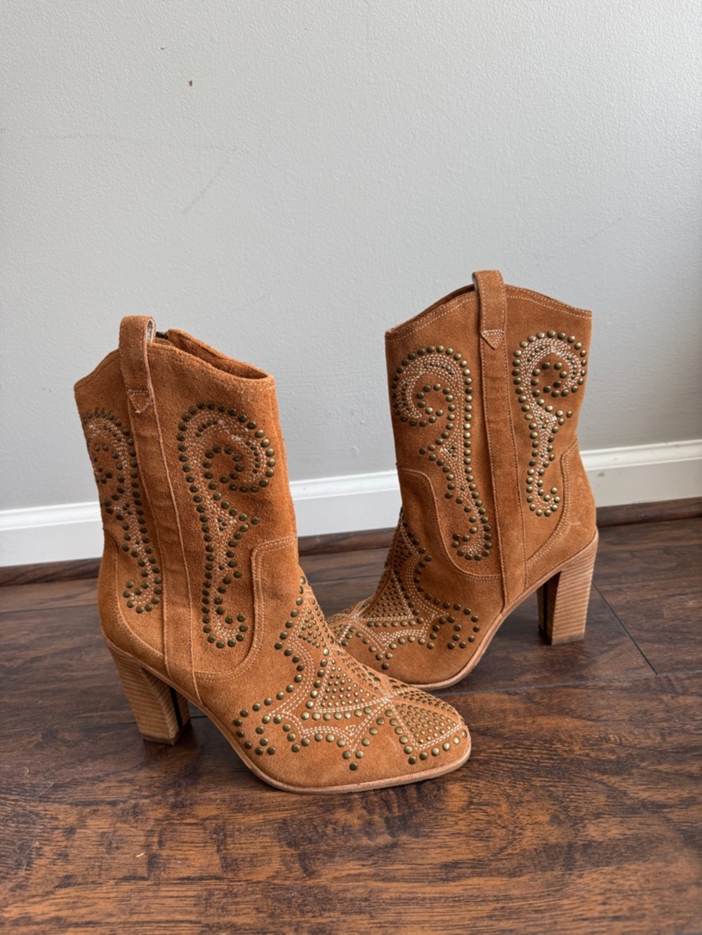 Donald J Pliner Women's Tan Suede Studded Western Heeled Boots